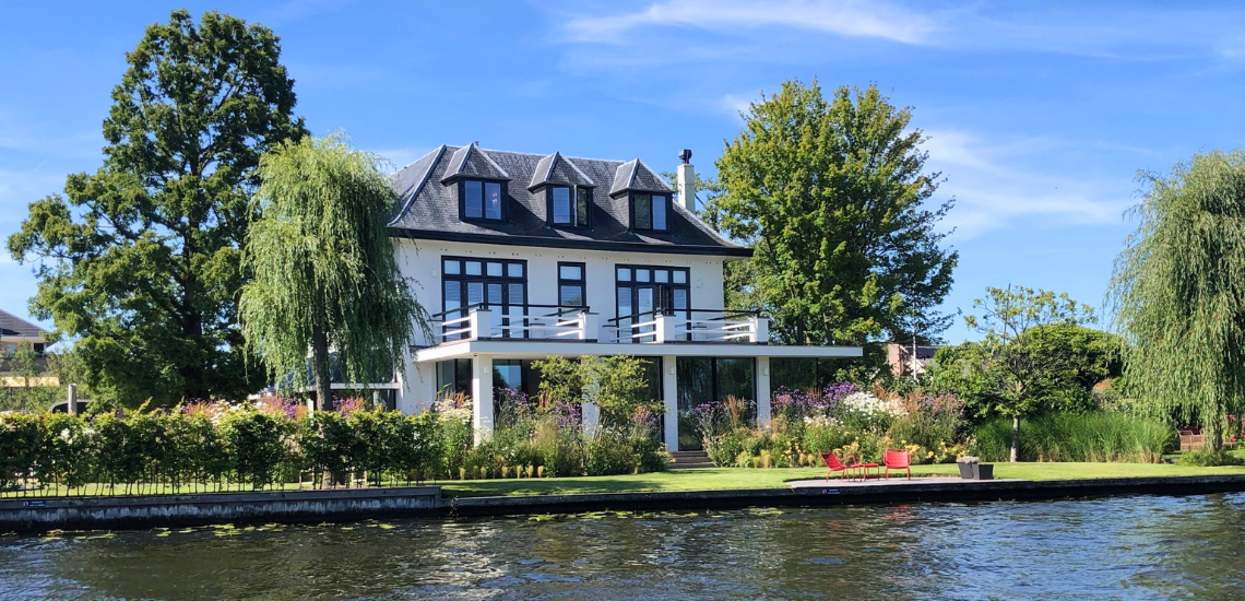 Villa aan de Leede